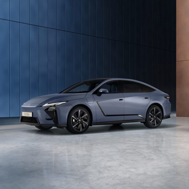 Lexus ES500e