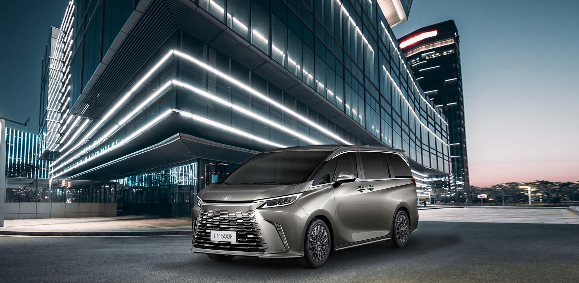Lexus LM 500h (6 chỗ)
