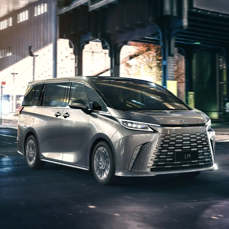 Lexus LM 500h (6 chỗ)